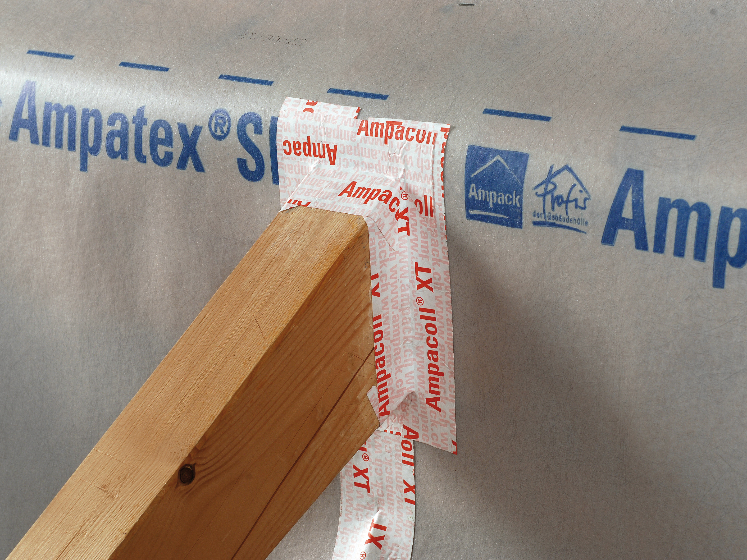 Anwendungsfoto: Ampacoll XT 60 mm dsl, Acrylklebeband, luft- und winddicht