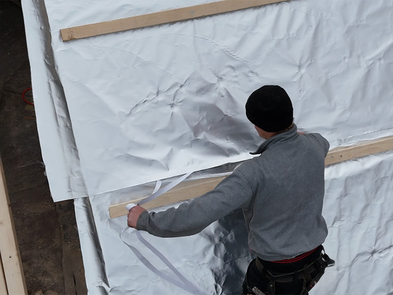 Foto dell’applicazione: Ampatop A silver plus, manto per tetto/facciata e barriera elettrosmog riflettente, aperto alla diffusione e non infiammabile
