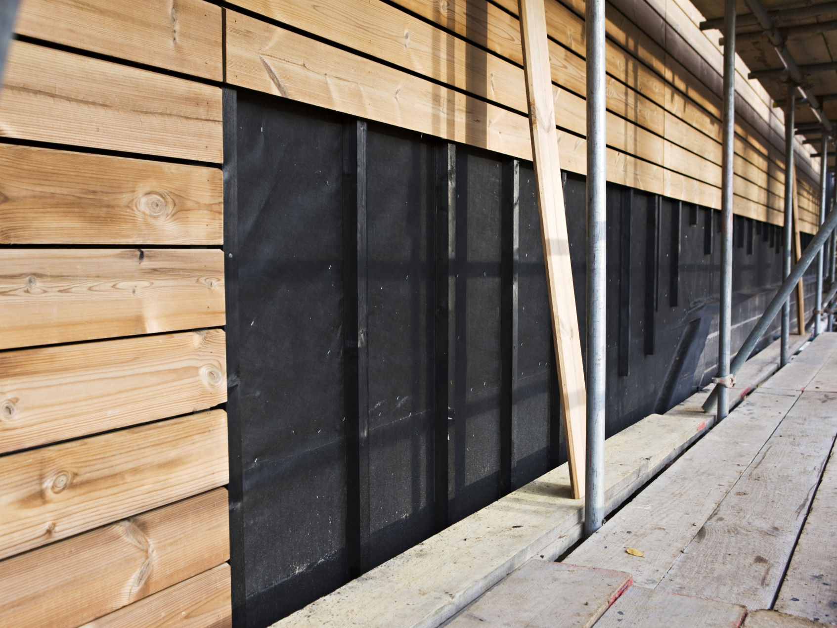 Anwendungsfoto: Tyvek UV Facade, schwarze Winddichtung für Fassaden mit offenen Fugen