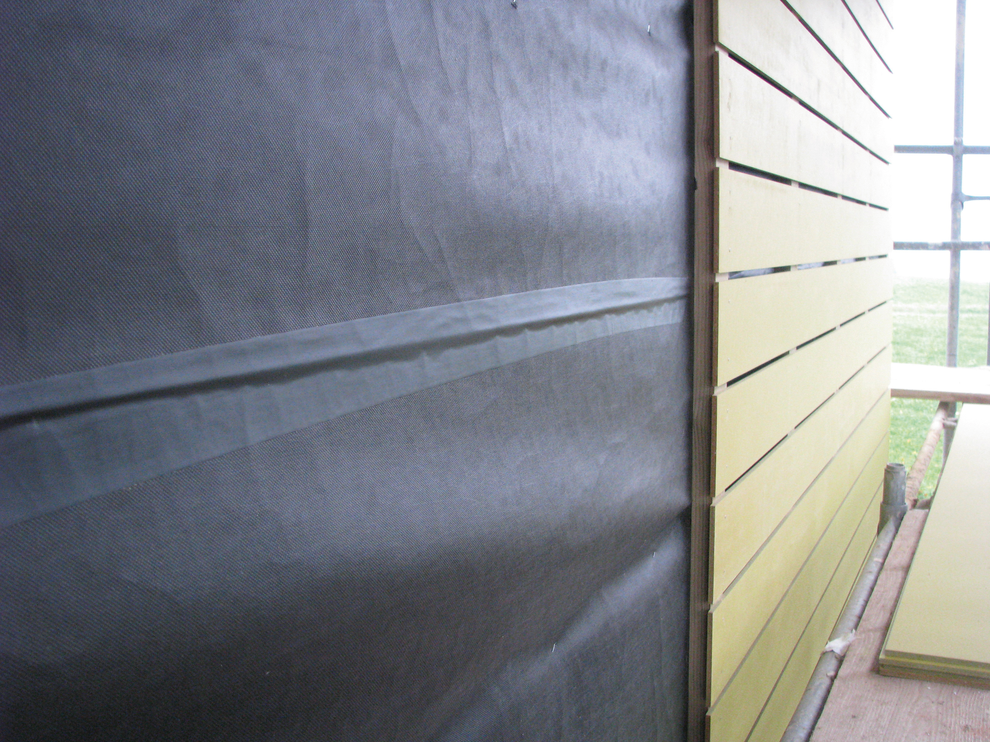Ветрозащита для стен купить. Ветрозащитная мембрана для вентилируемого фасада. Ветрозащитная мембрана для вентилируемого фасада Тайвек. Tyvek UV facade. HPL панели для фасадов цинк Титан.